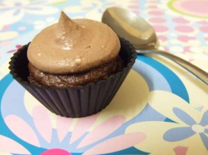 Gluten and Sugar free Chocolate Coffe Cupcake with Cocoa coconut cream frosting - with Stevia