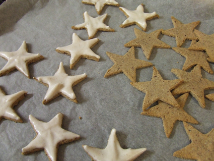 Cinnamon stars christmas cookies -sugar and gluten free- glazing