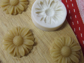 Sugar free Marzipan - with Stevia - moulded flowers