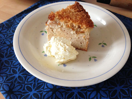 Pear_Crumble_Cake_sugar_free_gluten_free_with_cream