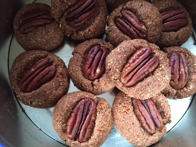 Paleo Cinnamon Pecan cookies, gluten and sugar free